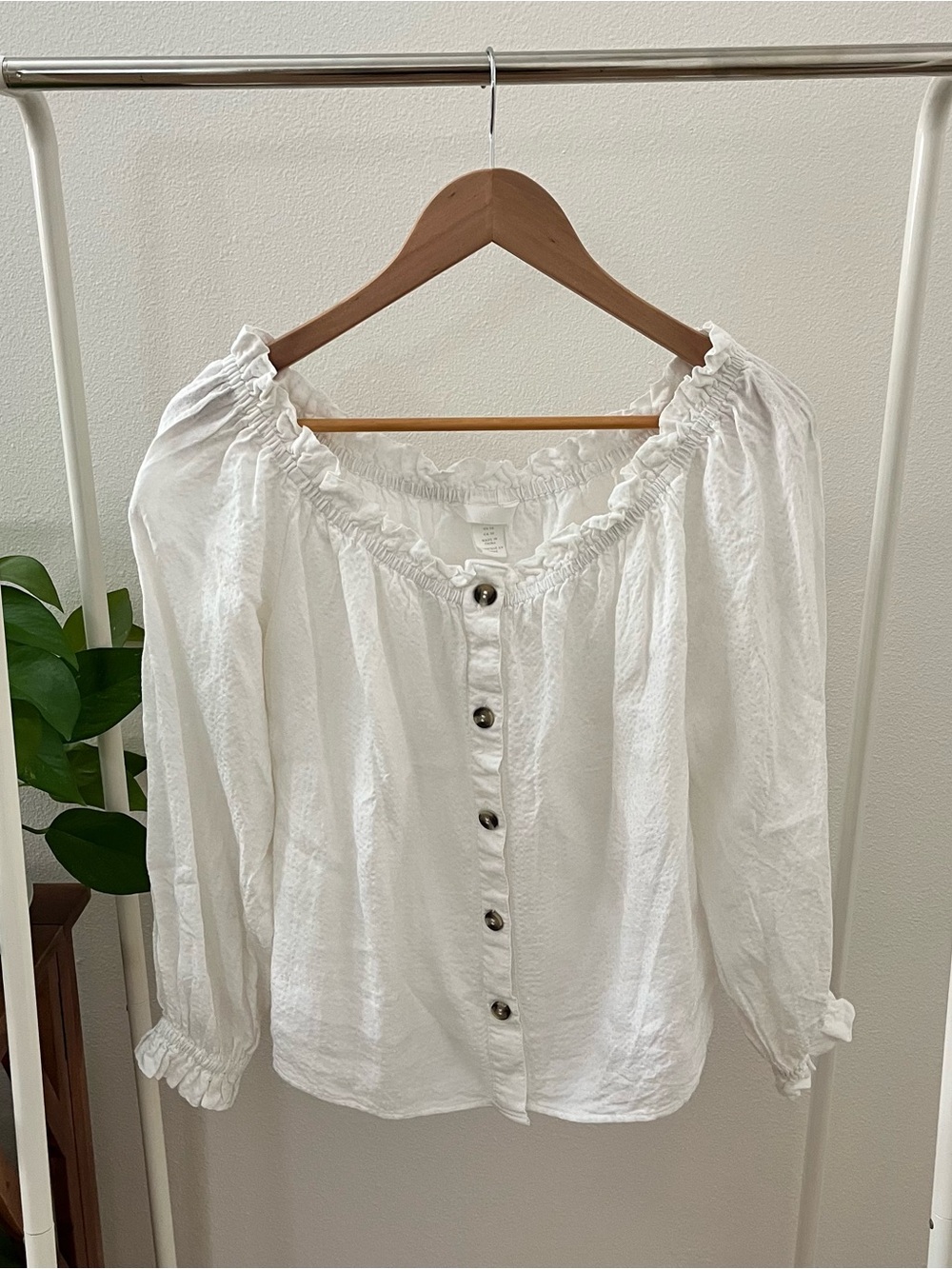 H&M White Off-Shoulder Button-Front Women’s Top, Size 10